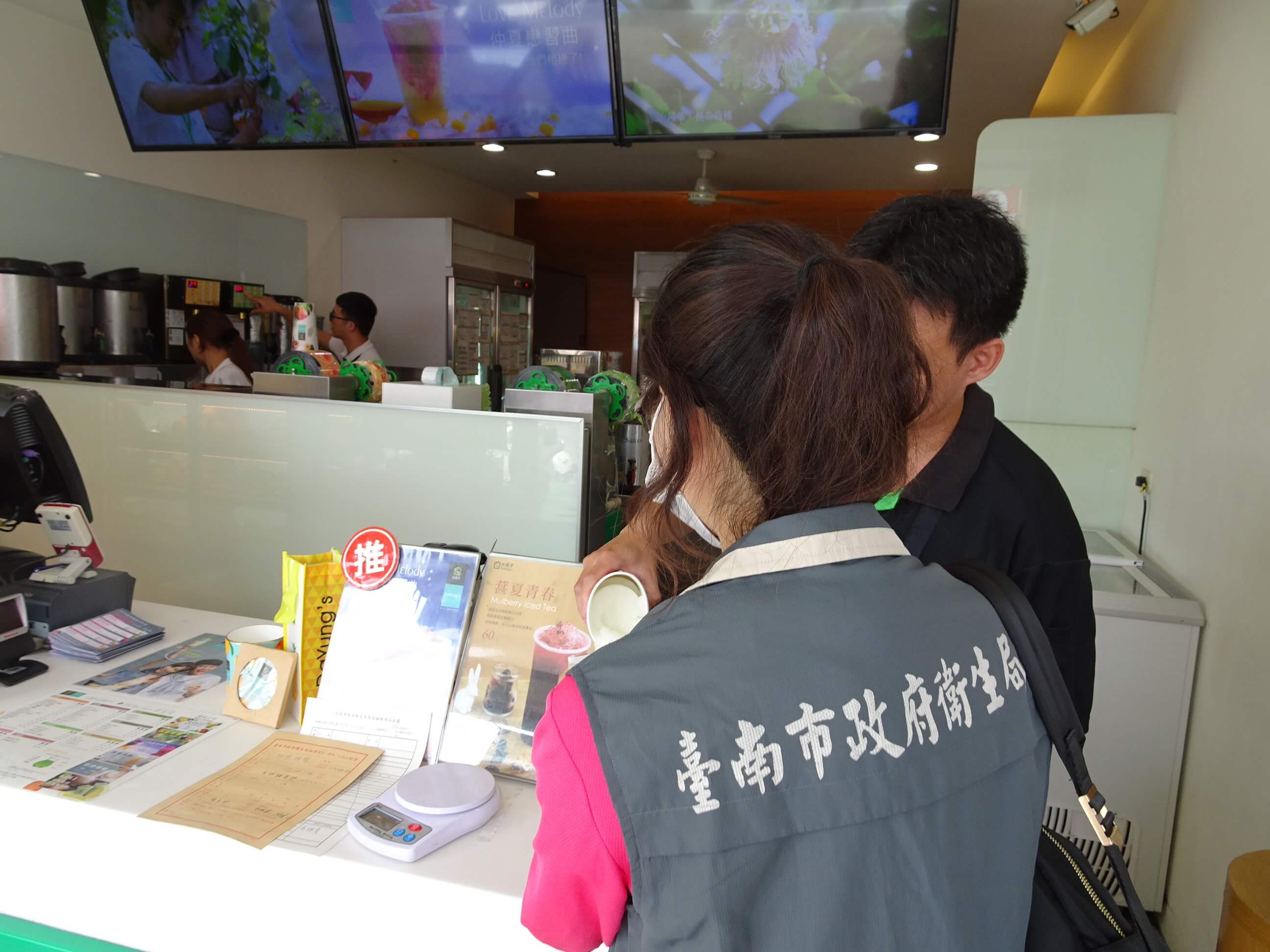 台南市政府稽查人員